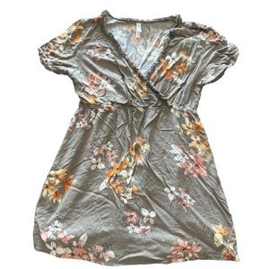 Xhilaration Ladies Taupe Floral Tunic Shirt, size L